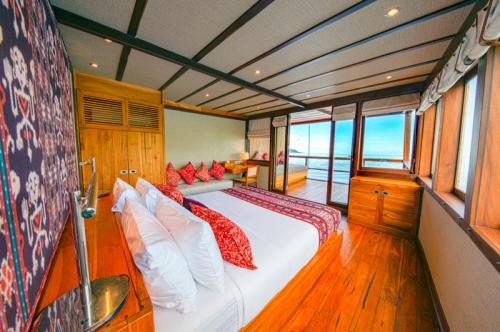 08 Nights Raja Ampat Main Deck Master Cabin Coralia Liveaboard 2027