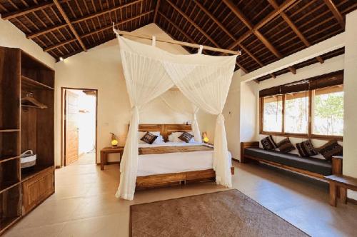 09 Nights Complete Diver Package Oceanfront Standard Bungalow Alor Tanapi Dive Resort 2027