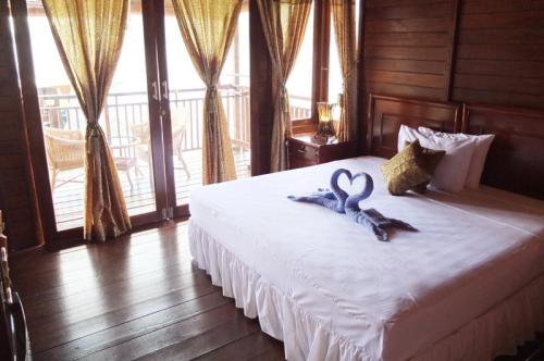 superior_beachfront_lembeh_1