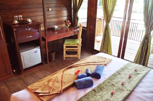 superior_beachfront_lembeh_6