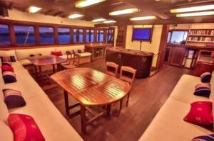 dive-travel-indonesia-ombak-putih-liveaboards